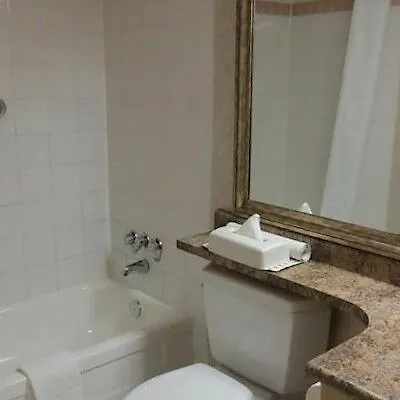 Days Inn By Wyndham Victoria Uptown Canada