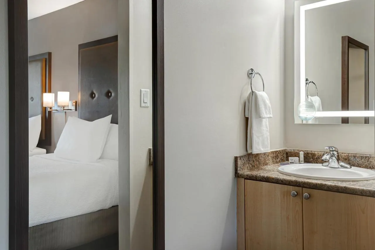 Days Inn By Wyndham Victoria Uptown