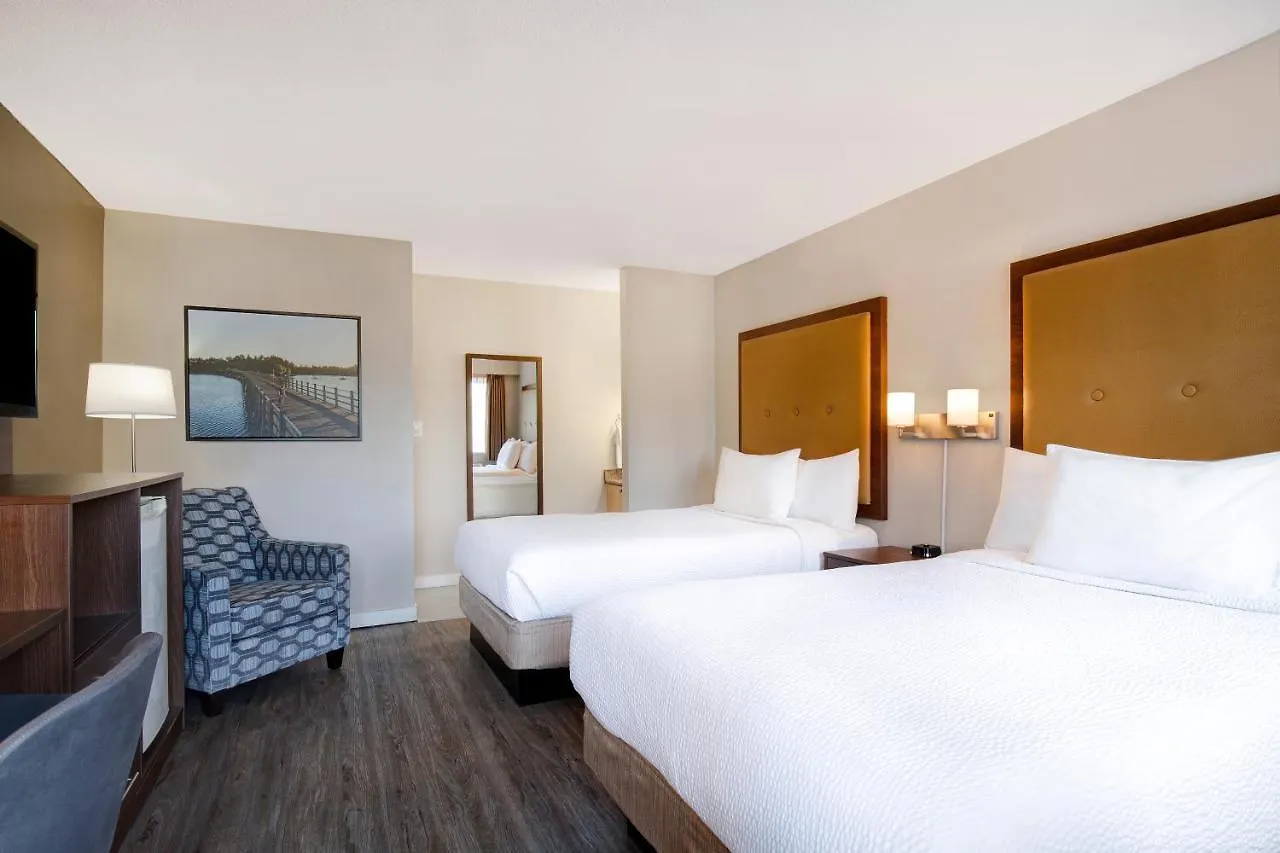 Days Inn By Wyndham Victoria Uptown Hotel