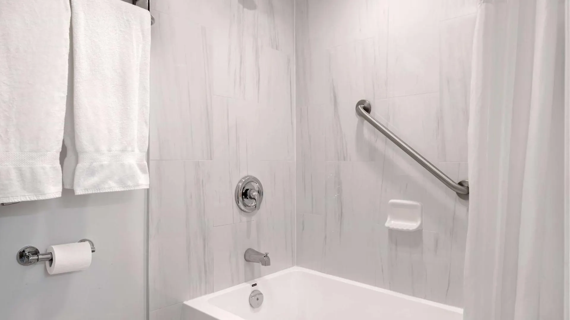 Days Inn By Wyndham Victoria Uptown Canada