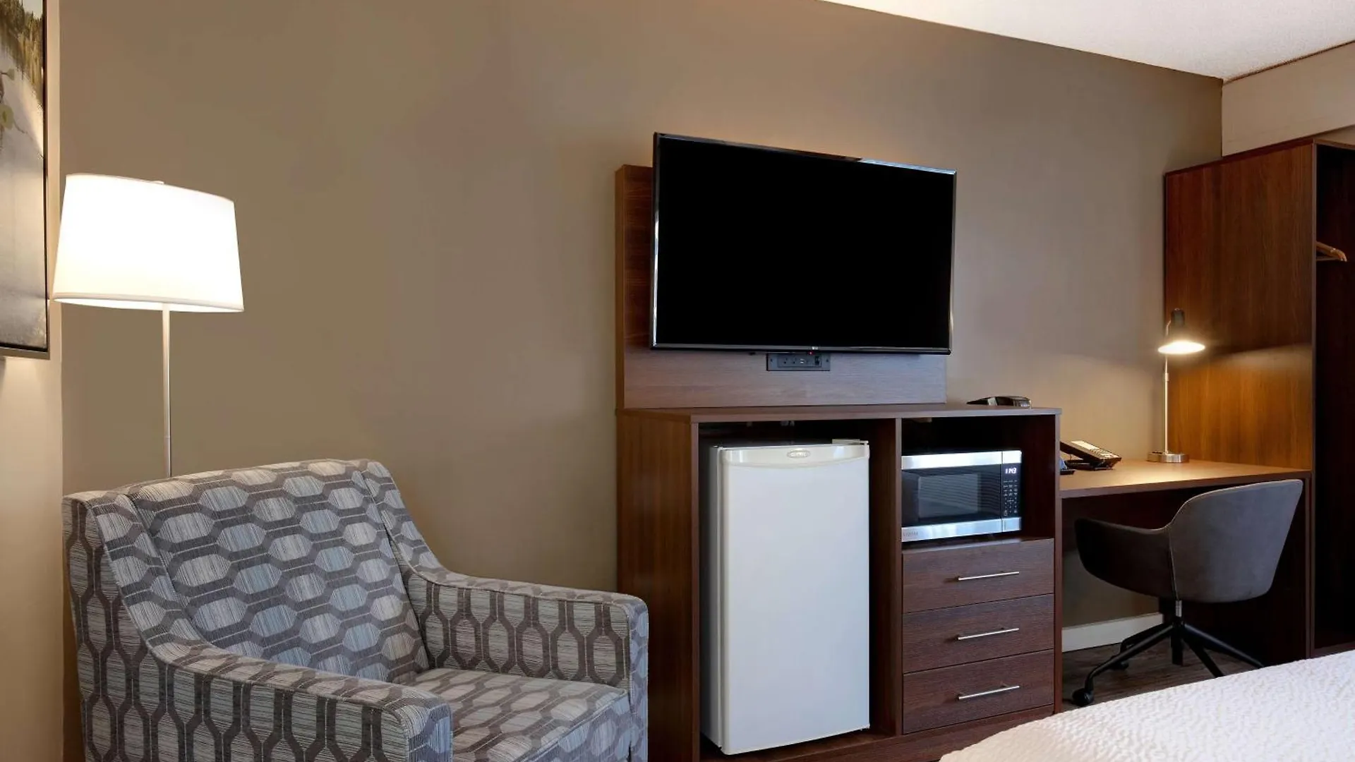 Days Inn By Wyndham Victoria Uptown 3*,  Canada