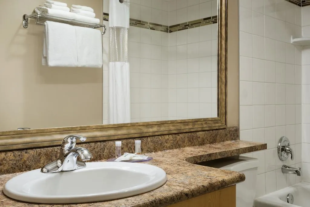 Days Inn By Wyndham Victoria Uptown Hotel