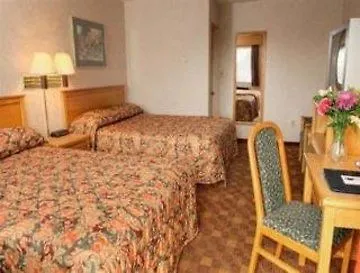 Days Inn By Wyndham Victoria Uptown Hotel