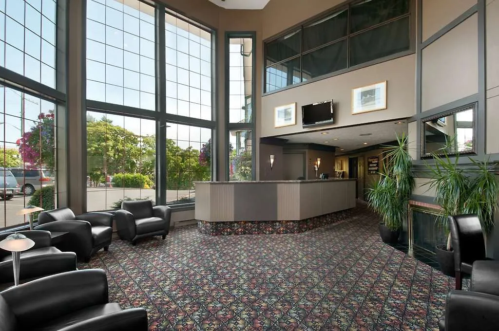 Days Inn By Wyndham Victoria Uptown Hotel