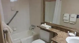 Days Inn By Wyndham Victoria Uptown