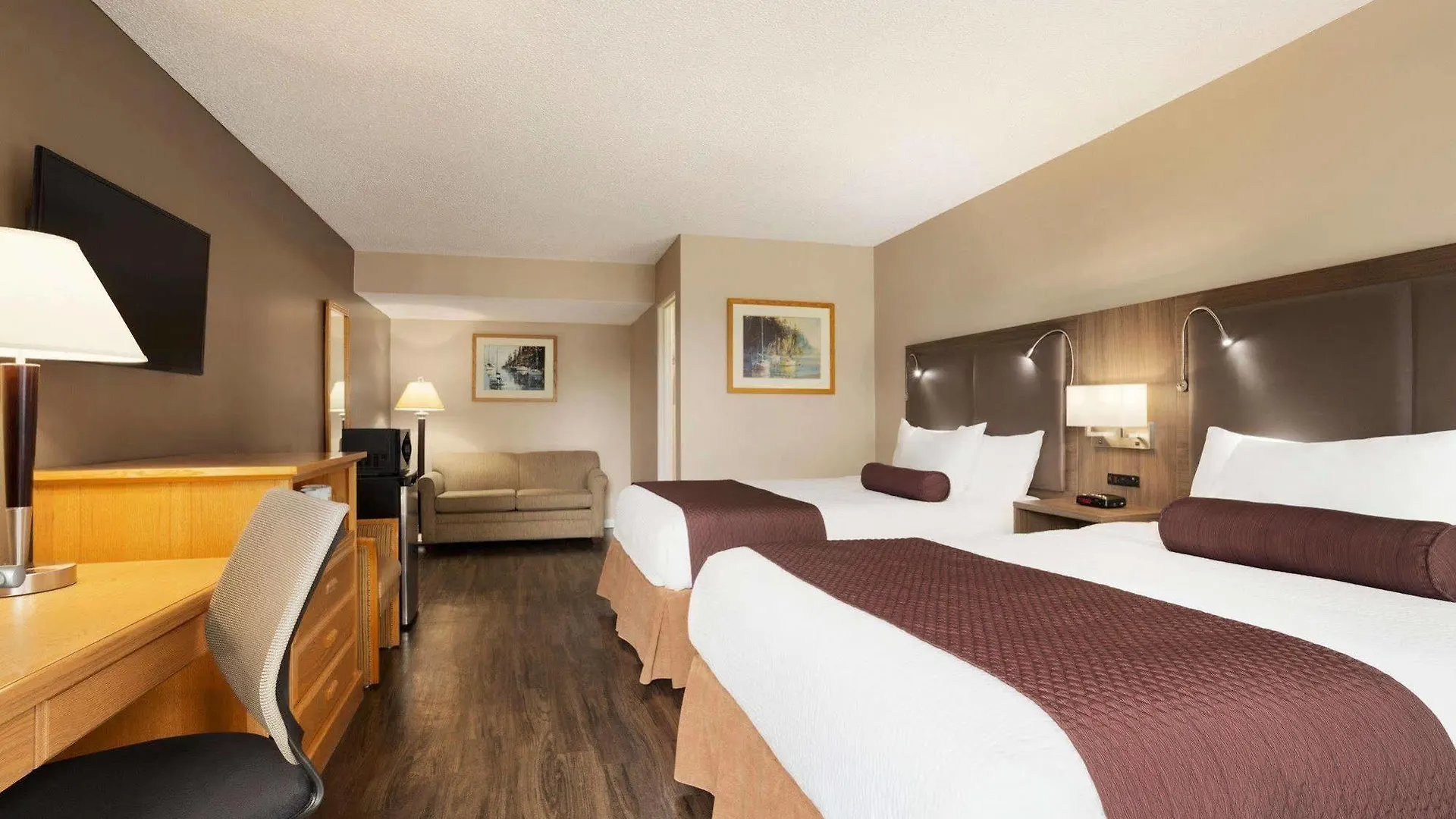 Days Inn By Wyndham Victoria Uptown Hotel