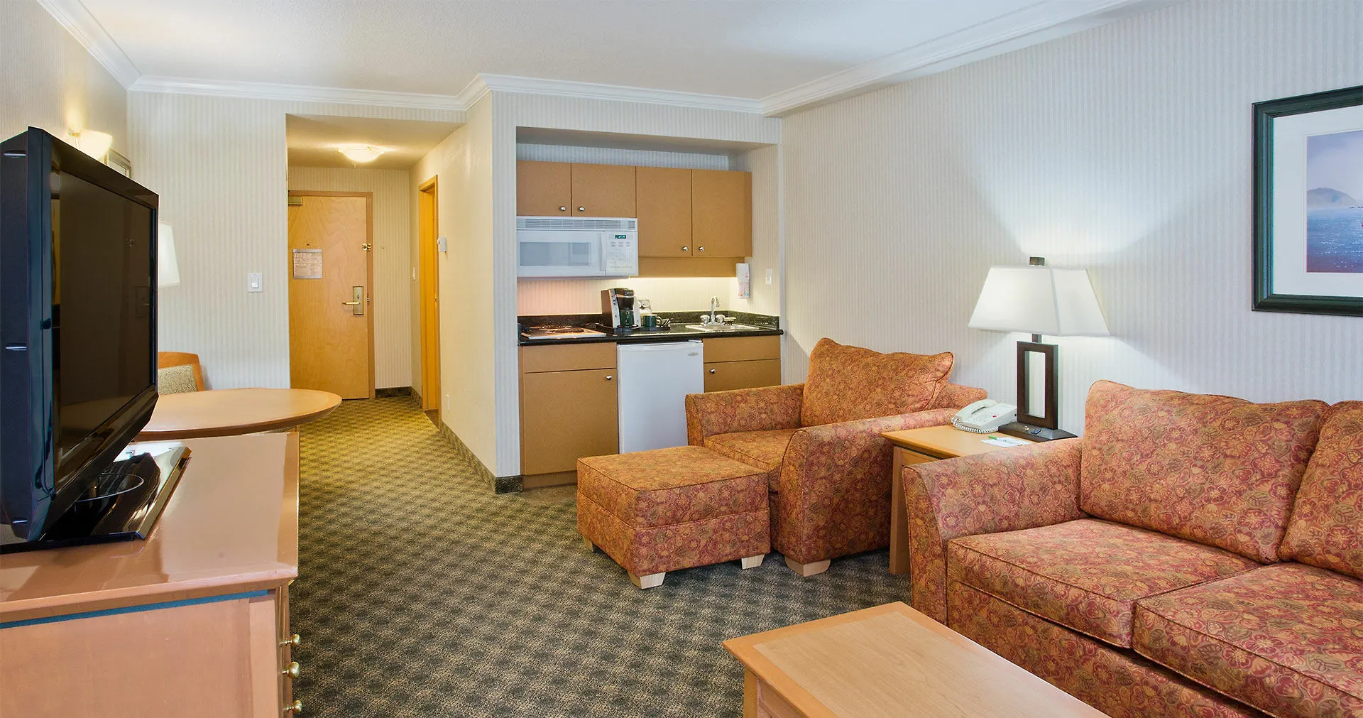 Days Inn By Wyndham Victoria Uptown Hotel