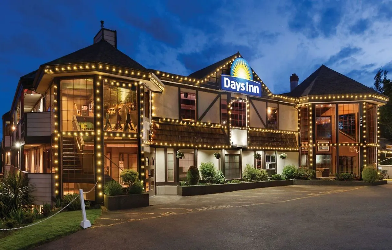 Days Inn By Wyndham Victoria Uptown Hotel